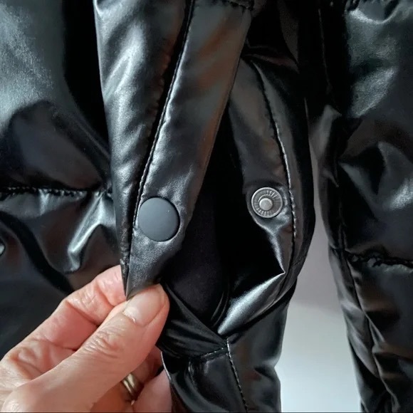 American Eagle Aerie Black Glossy Sherpa Lined Puffer Jacket NWT, Size M - Picture 7 of 11